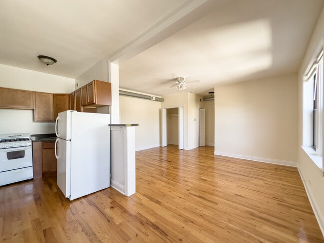 Building Photo - 348 Park Ave