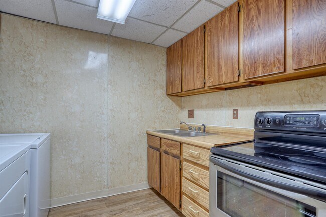 Building Photo - 16870 W 14th Pl