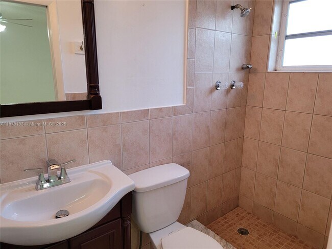 Building Photo - 3375 SW 28th St