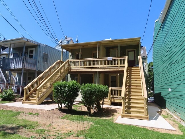 Building Photo - 1048 Northampton St