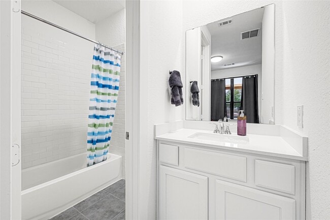 Building Photo - 12331 Palmetto Dr