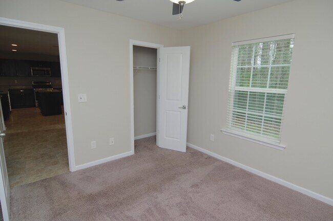 Building Photo - 129 Vermillion Dr