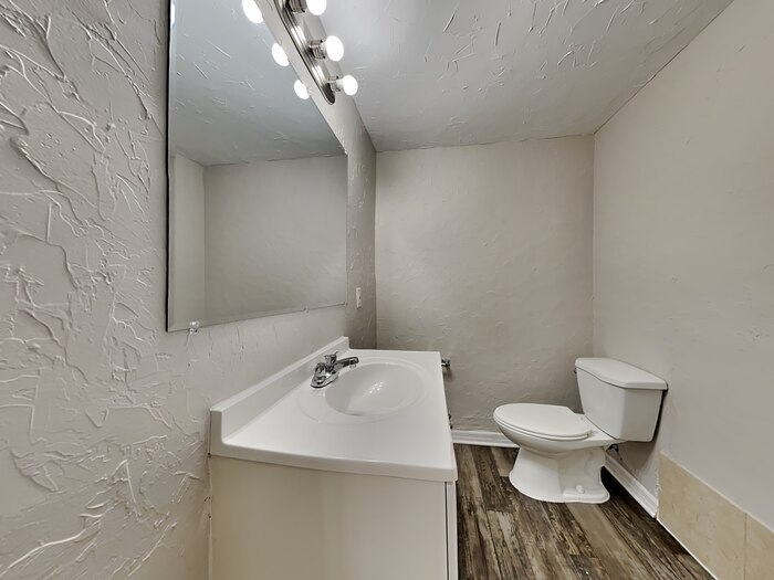 Building Photo - 5916 Ensenada Rd