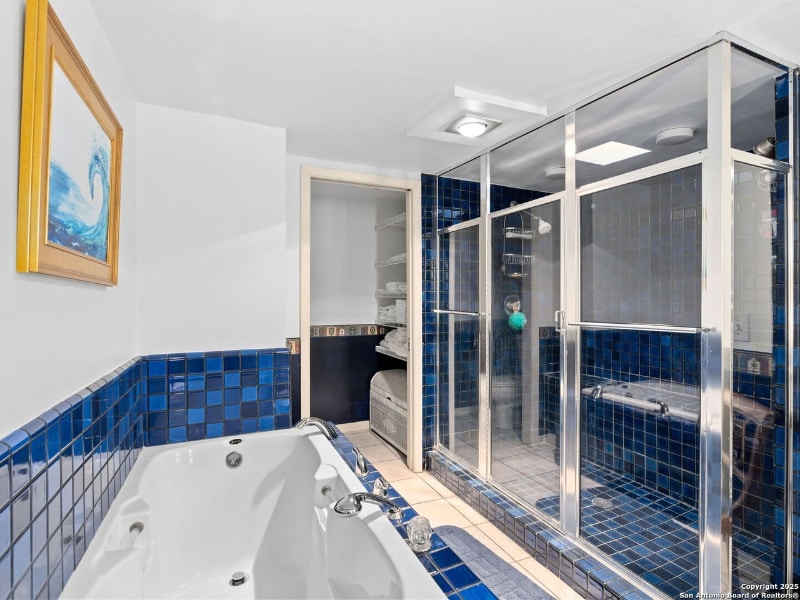 Building Photo - 211 N Presa St