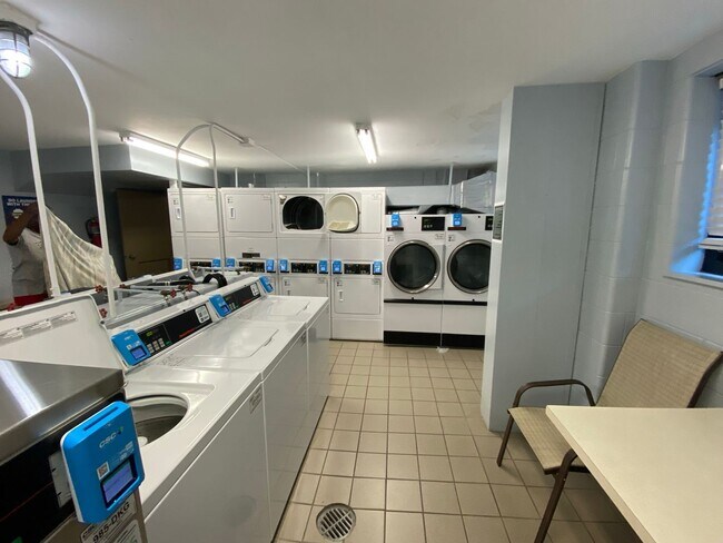 Building Photo - Centrally Located Dupont Circle at the Imperial House 1 Bed in the heart of it all! Utilities inc...