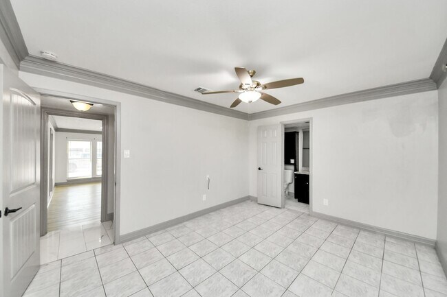 Building Photo - 4503 Hollybrook Ln