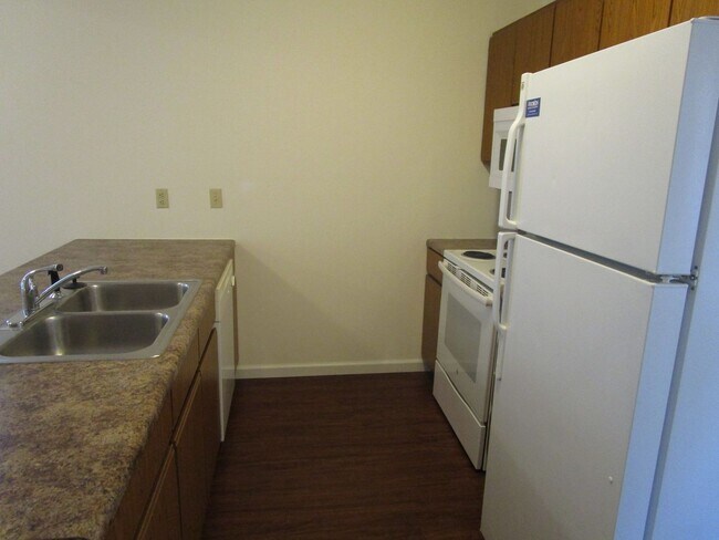 Building Photo - 3550-3552 Prescott Dr.