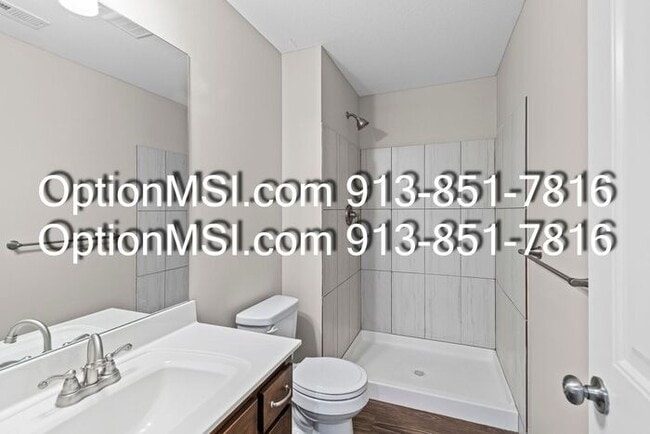 Building Photo - Beautifully Updated Liberty Home in a Prime Location!