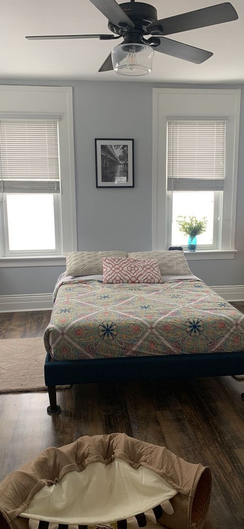 Building Photo - 223 E 9th St