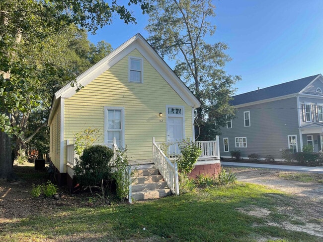 Building Photo - 162 Johnson St