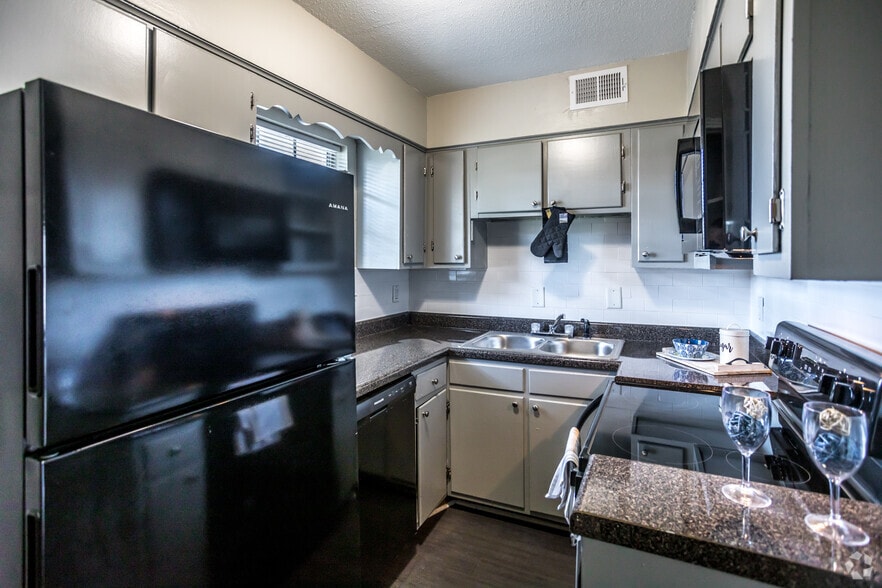 Primary Photo - Graceland Pointe Apartments: Modern Style,...