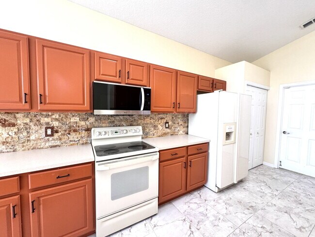 Building Photo - 140 Moss Ln