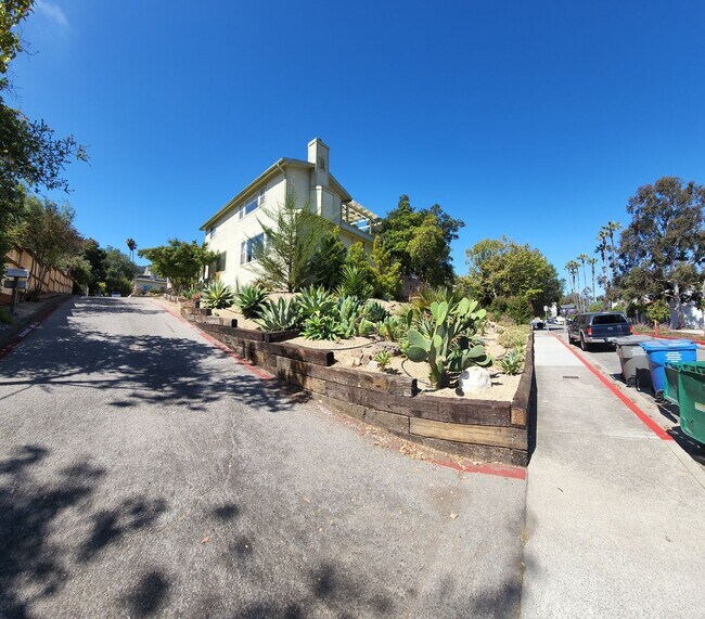 Building Photo - 5 Bedroom 3 Bath close to Poly, hiking and shopping!!