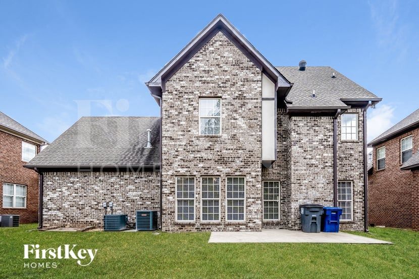 Building Photo - 8624 Highlands Dr