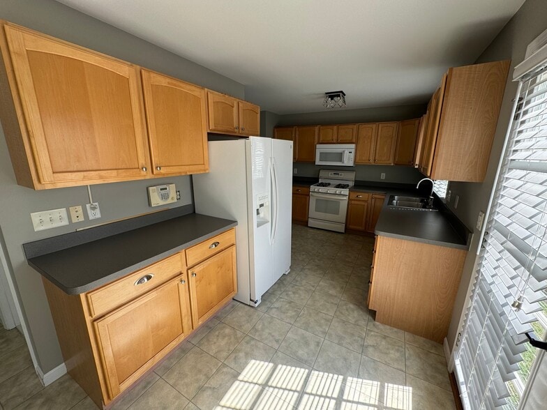 Building Photo - 134 Knob Hill Way