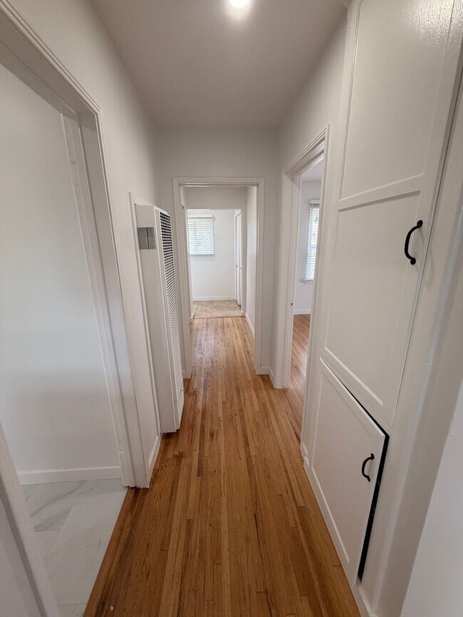 Building Photo - Remodeled 3 Bedroom Norwalk House For Rent!