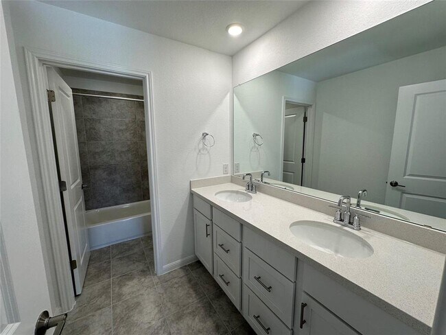 Building Photo - 112 Diorite Dr