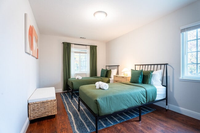 Building Photo - 1004 Airport Blvd