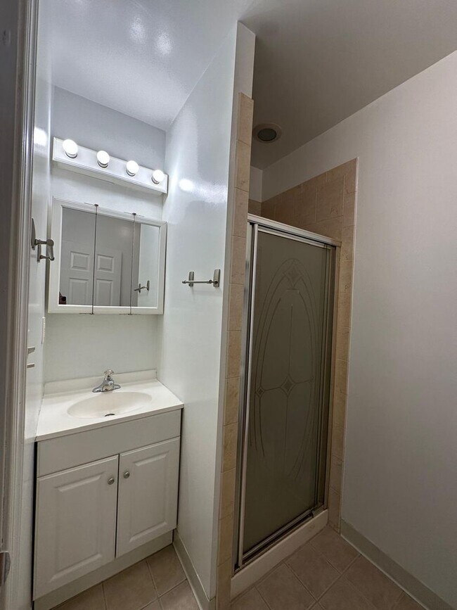 Building Photo - 3 Bedroom Rowhome in Pigtown