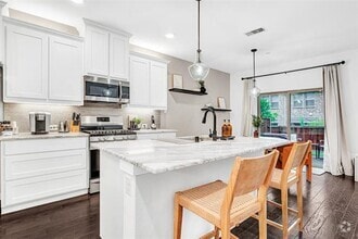 Building Photo - 2725 Starburst Dr