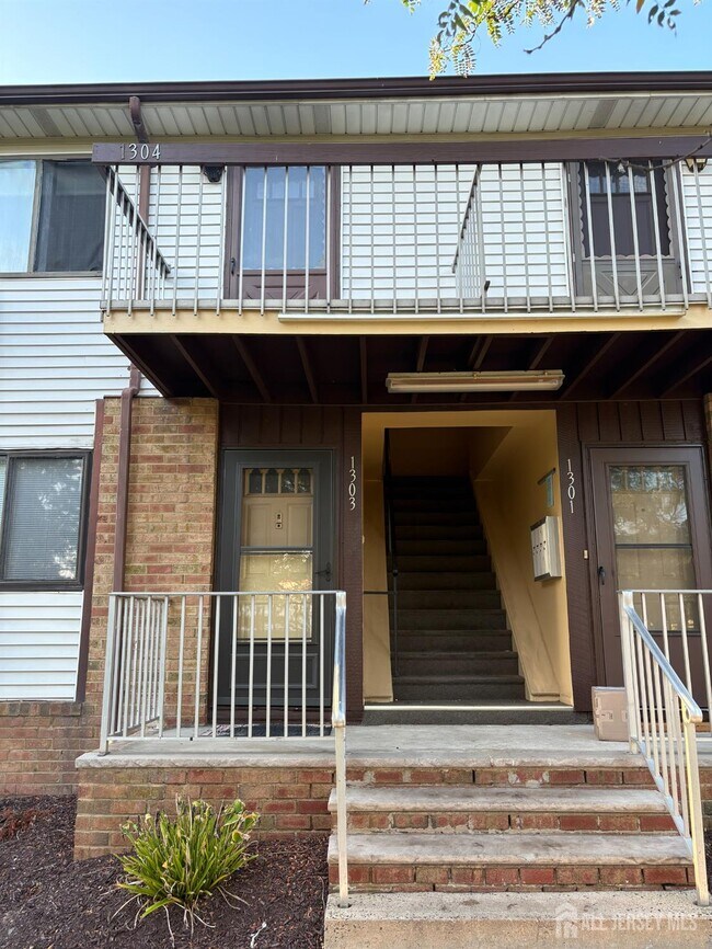Primary Photo - 1304 Cricket Ln