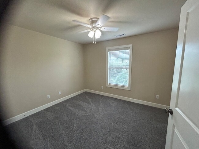 Building Photo - "Charming 3-Bed Condo in Cookeville with Granite Touches and Spacious Living!"