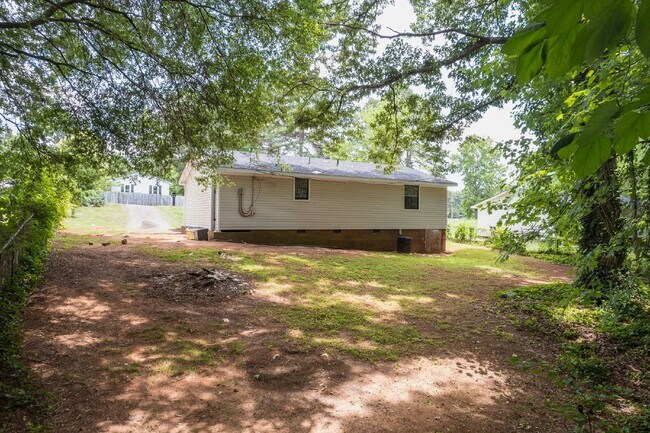 Building Photo - "Charming 3-Bedroom Retreat in Kings Mountain - Cozy 1050 sqft Home!"