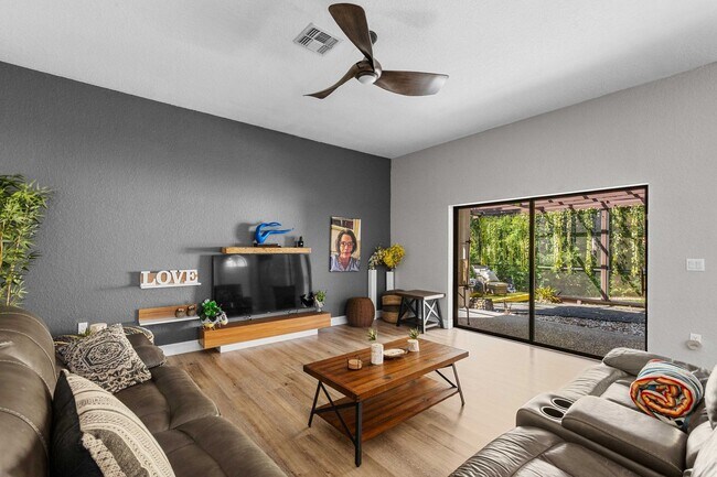 Building Photo - Lake Jovita Home for Rent