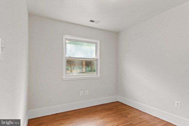 Building Photo - 3709 Forestdale Ave