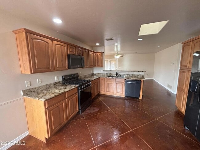 Building Photo - 5342 S San Pedro Ave