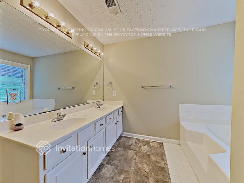 Building Photo - 7925 Paddocks Mill Dr