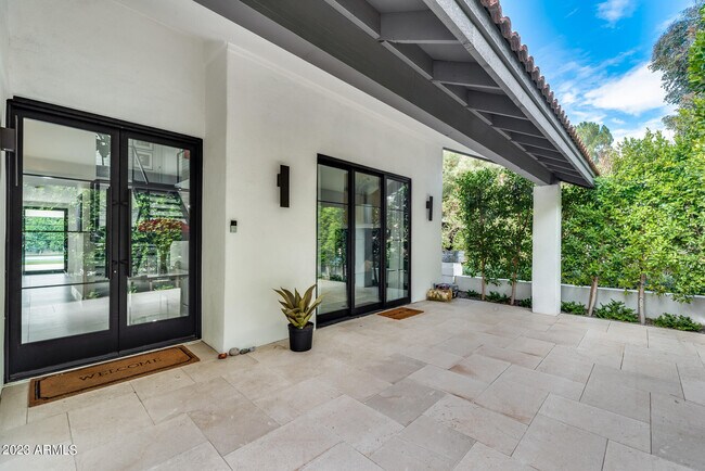 Building Photo - 8618 N Timberlane Dr