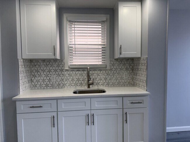 Building Photo - 528 John F. Kennedy Blvd