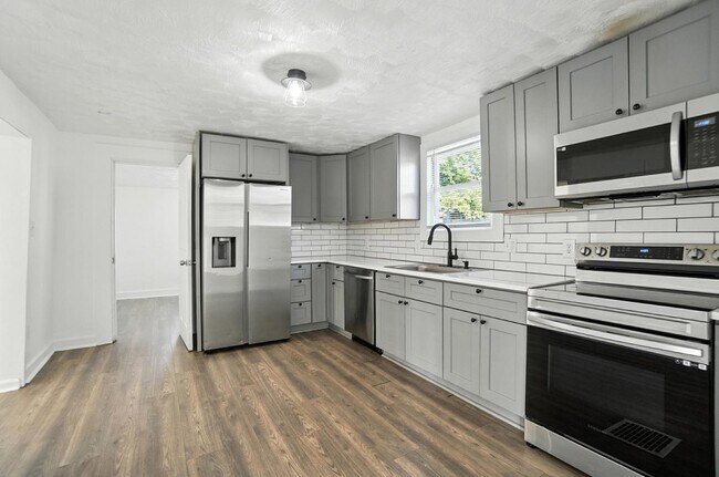 Building Photo - 191 Elmwood Ave