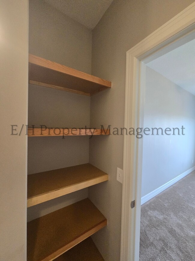 Building Photo - 2220 E Village Estates Dr