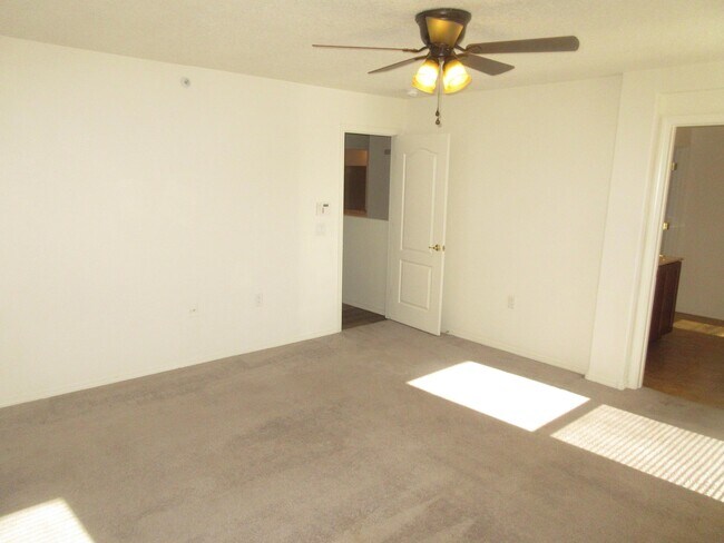 Building Photo - 601 Menaul Blvd NE