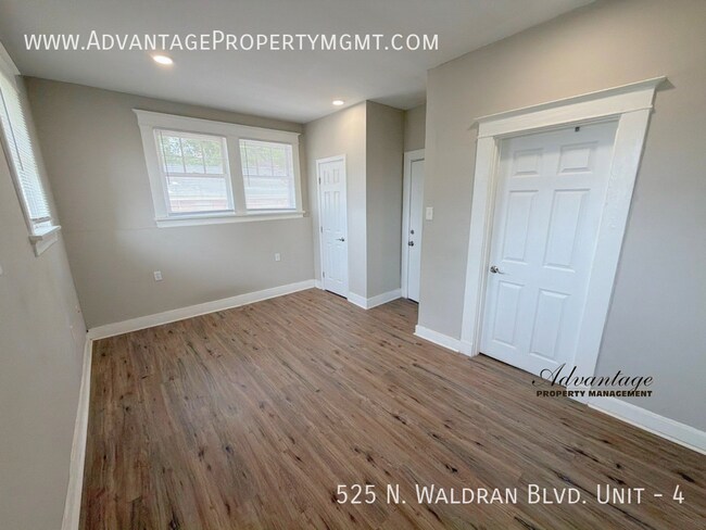 Building Photo - 525 N Waldran Blvd