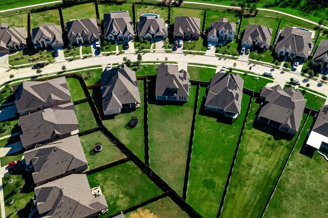 Building Photo - 23563 Red Juniper Ln