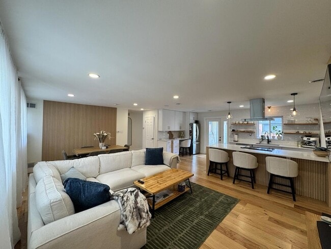 Building Photo - 2380 Walce Dr