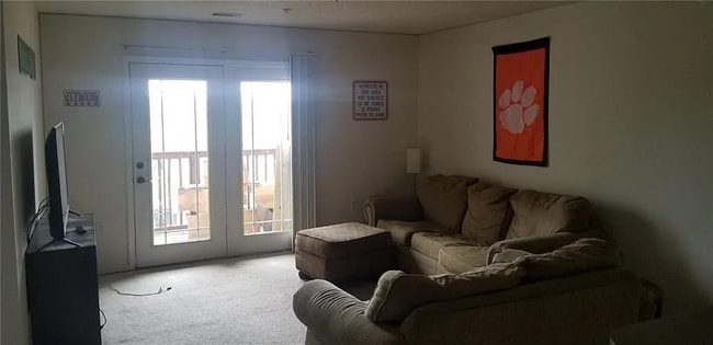 Building Photo - 3 bed 3 bath apartment near Clemson Univer...