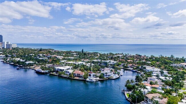 Building Photo - 20191 E Country Club Dr