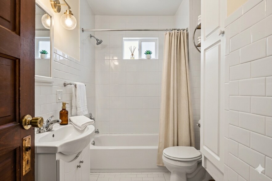 Building Photo - 120 N Franklin St