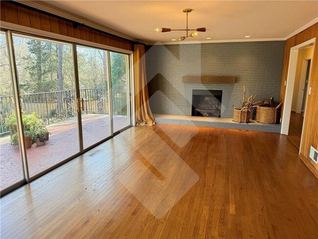 Building Photo - 140 Spring Dr