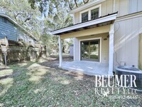 Building Photo - $450 Off Move In Special Adorable 2br 1.5 ...