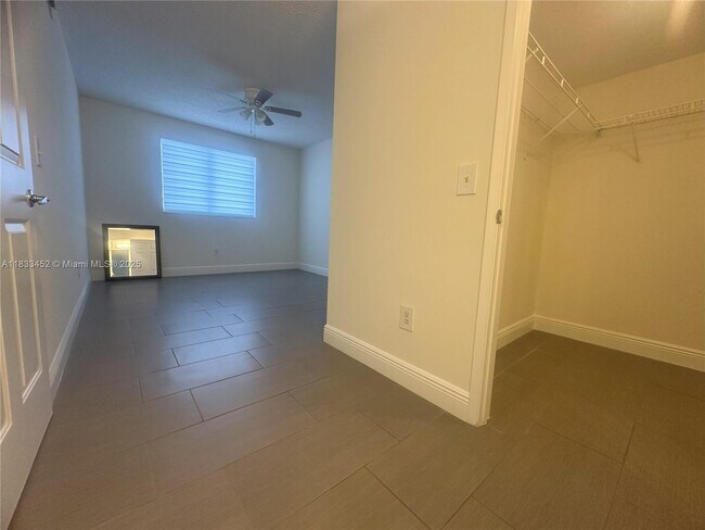 Building Photo - 2640 S University Dr
