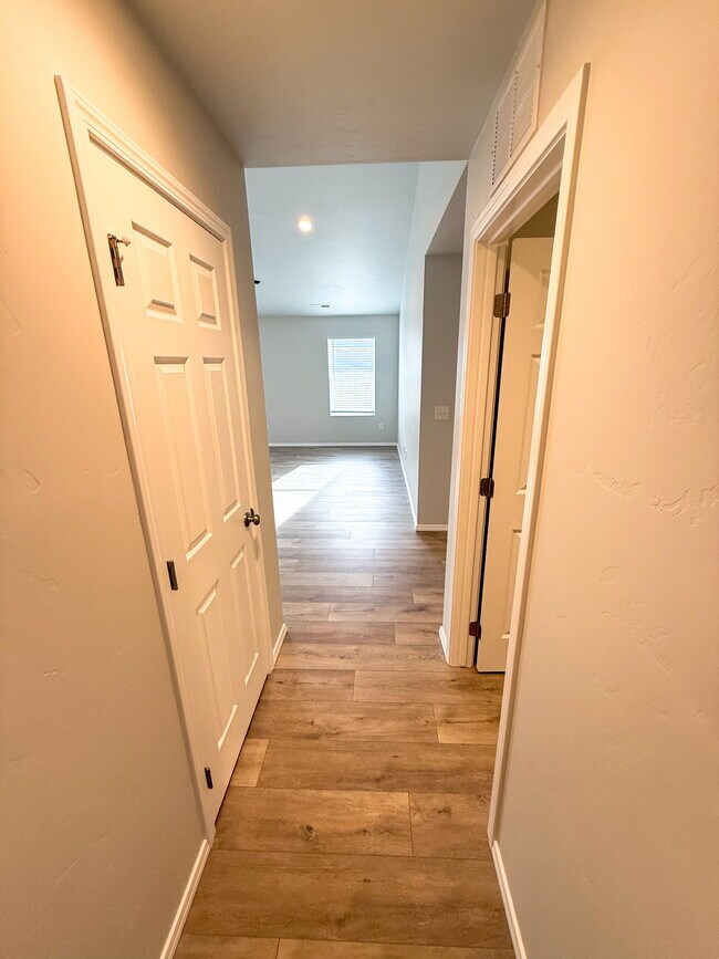 Building Photo - 1367 Silver Vly St