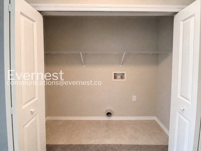 Building Photo - 3-Bed/2-Bath Town Home/Available Soon!