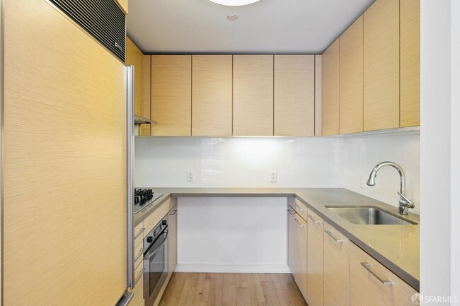 Building Photo - 301 Mission St