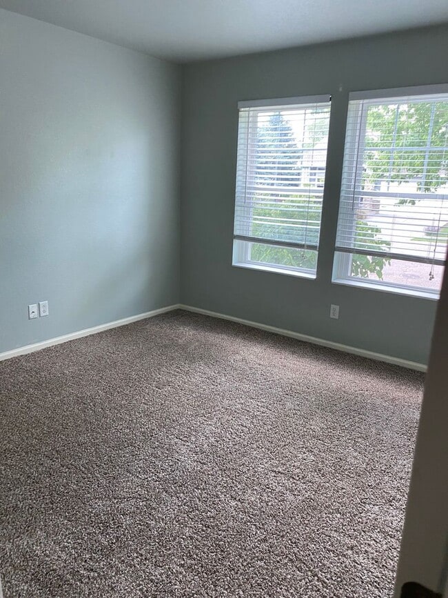 Building Photo - 3 bedroom, 2 Bath Ranch Home with 2 Car At...