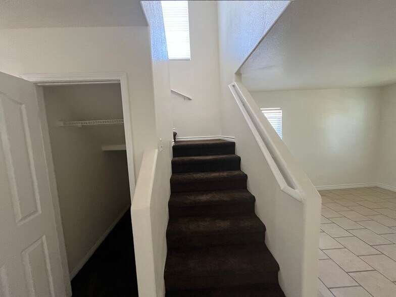 Building Photo - 144 Latente Dr